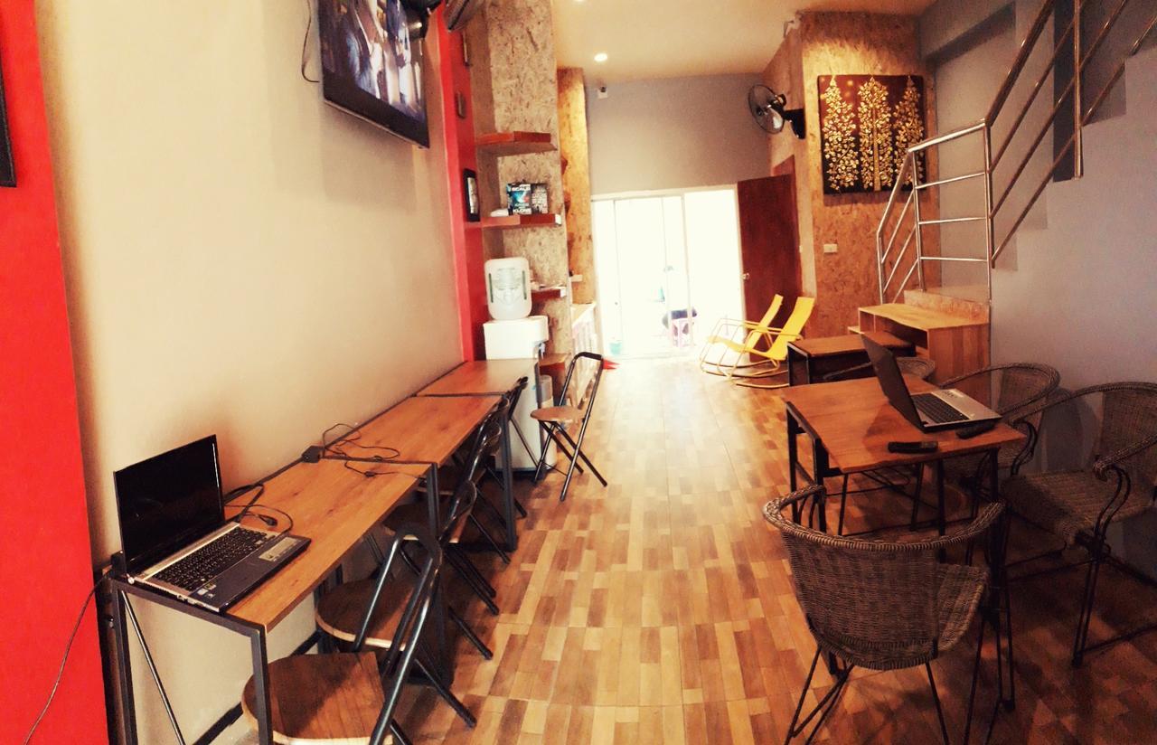 Frutta Hostel Patong Eksteriør billede